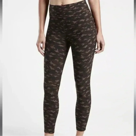 Athleta Salutation Stash Pocket II 7/8 Camo Leggings Large - Picture 1 of 10